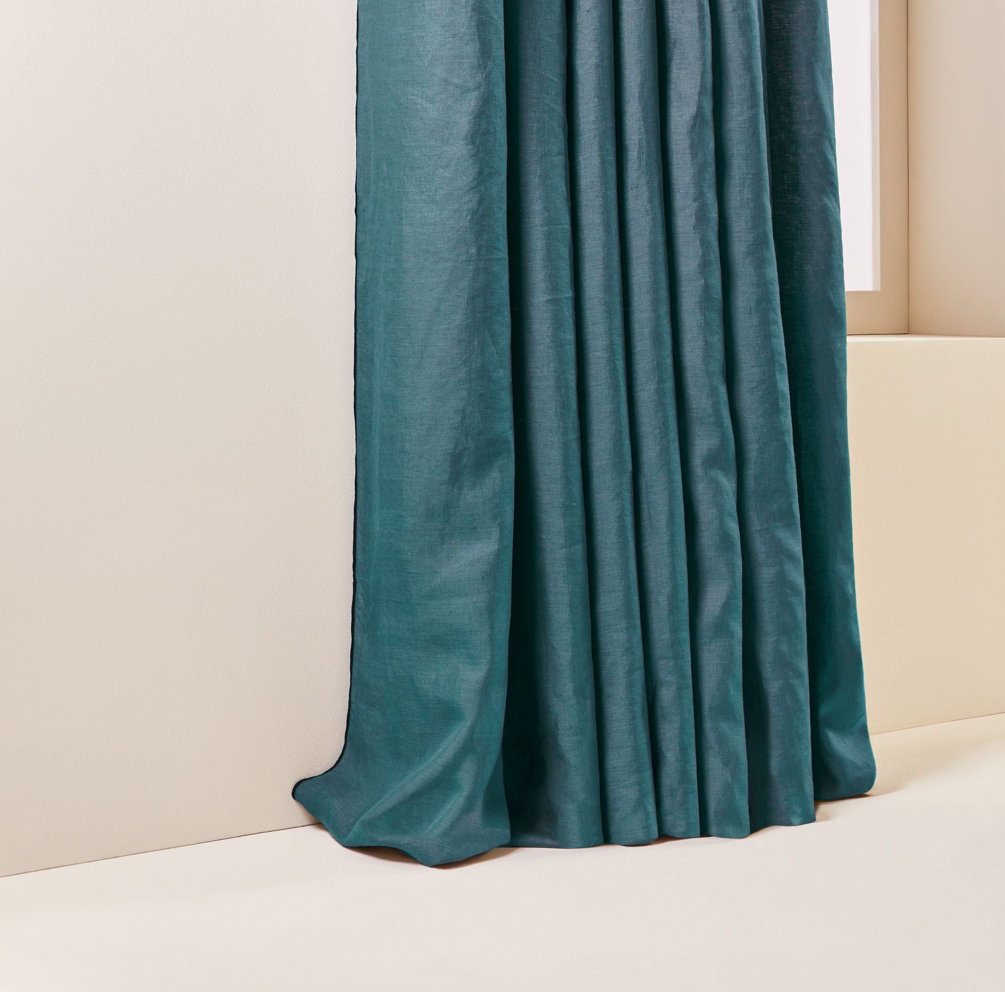 Rideau à oeillets noirs CARLINA pétrole et bourdon noir