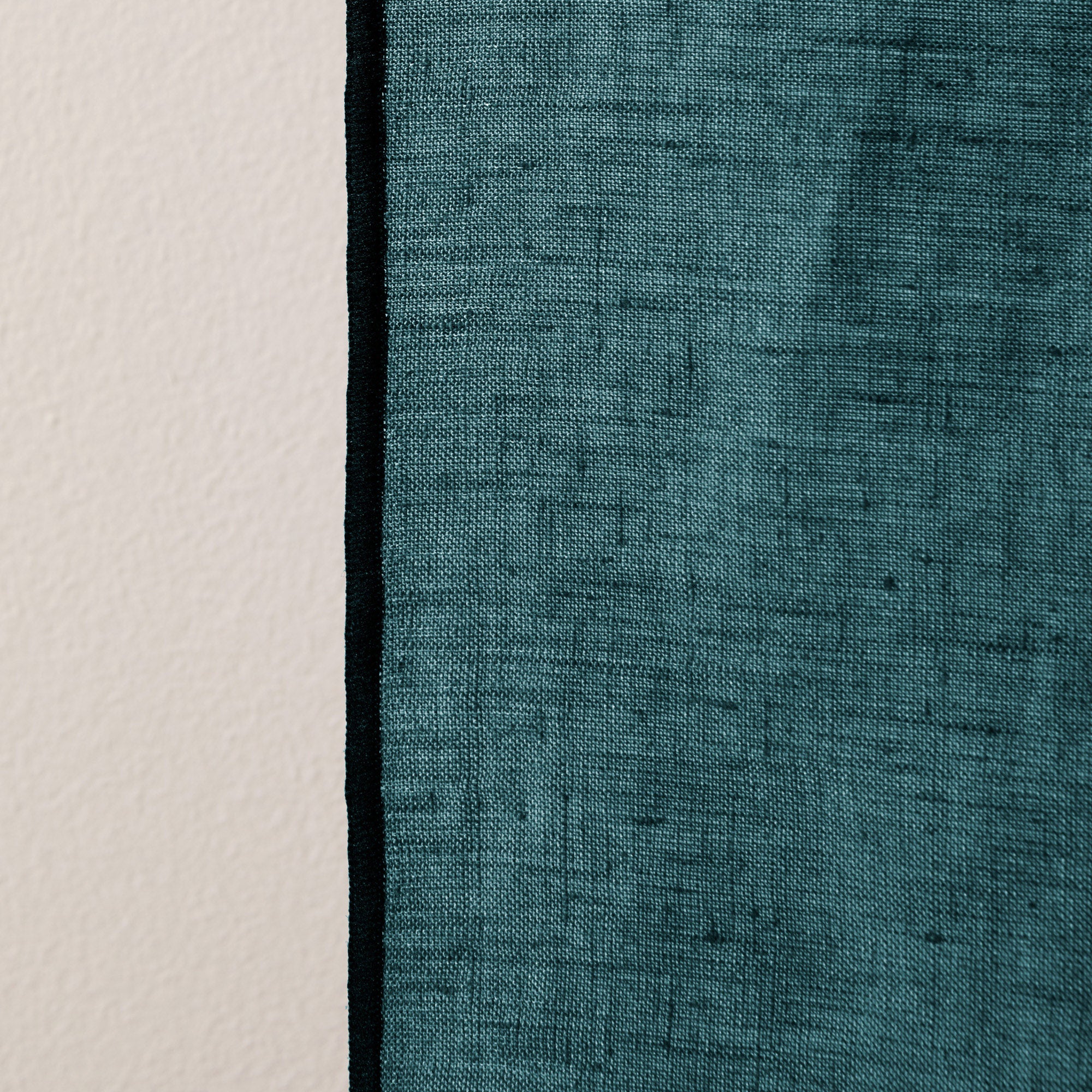 Rideau à oeillets noirs CARLINA pétrole et bourdon noir