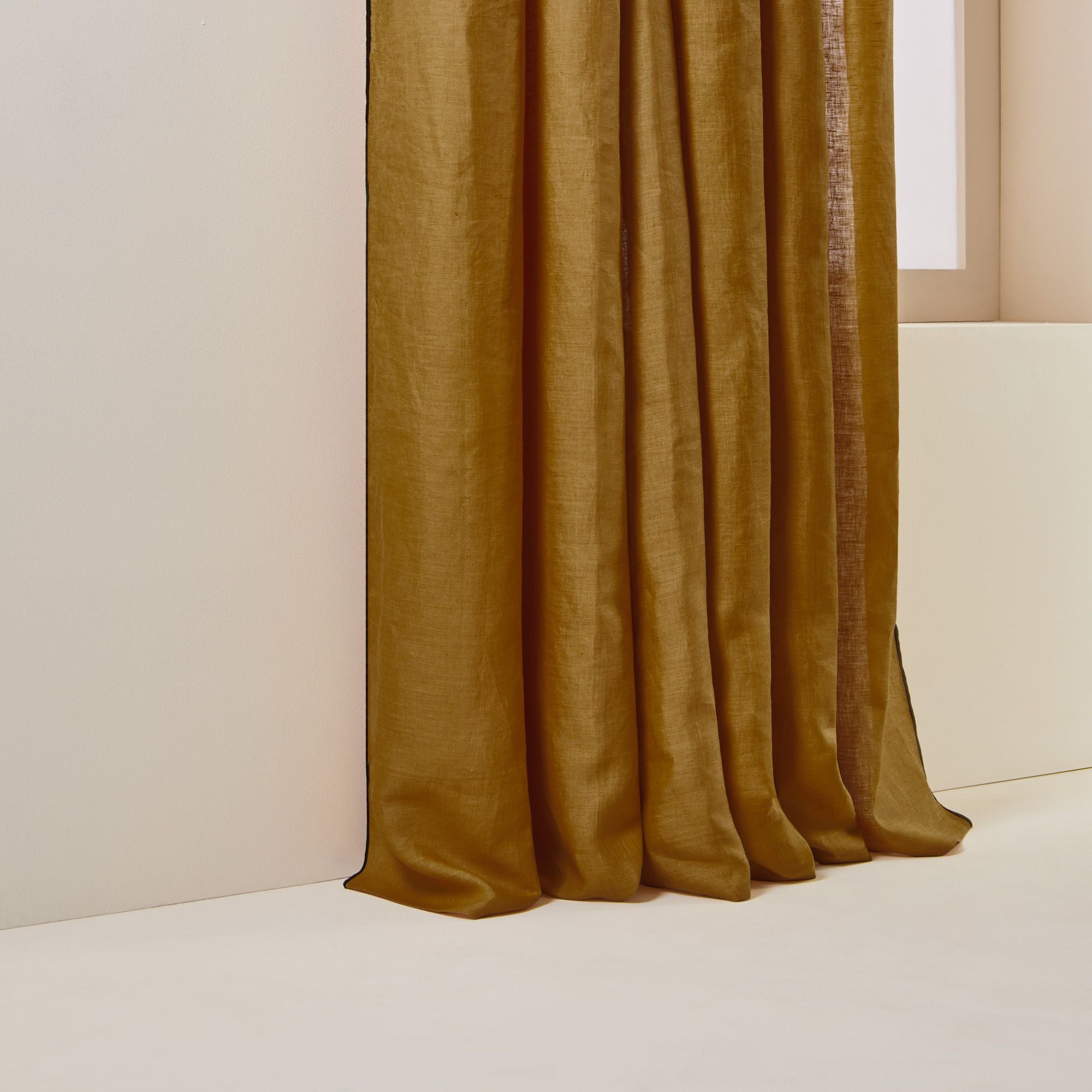 Rideau à oeillets noirs CARLINA bronze et bourdon noir