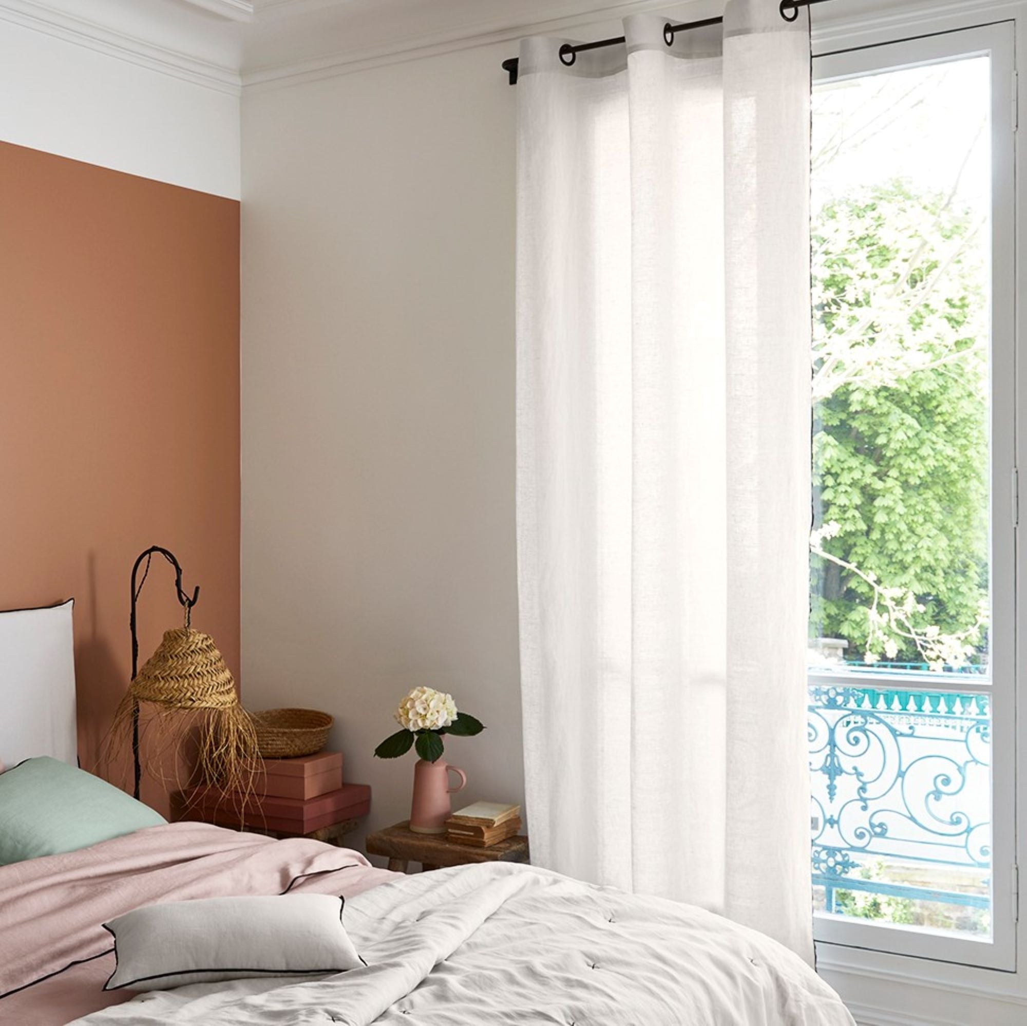 Rideau à oeillets noirs CARLINA calcaire et bourdon noir