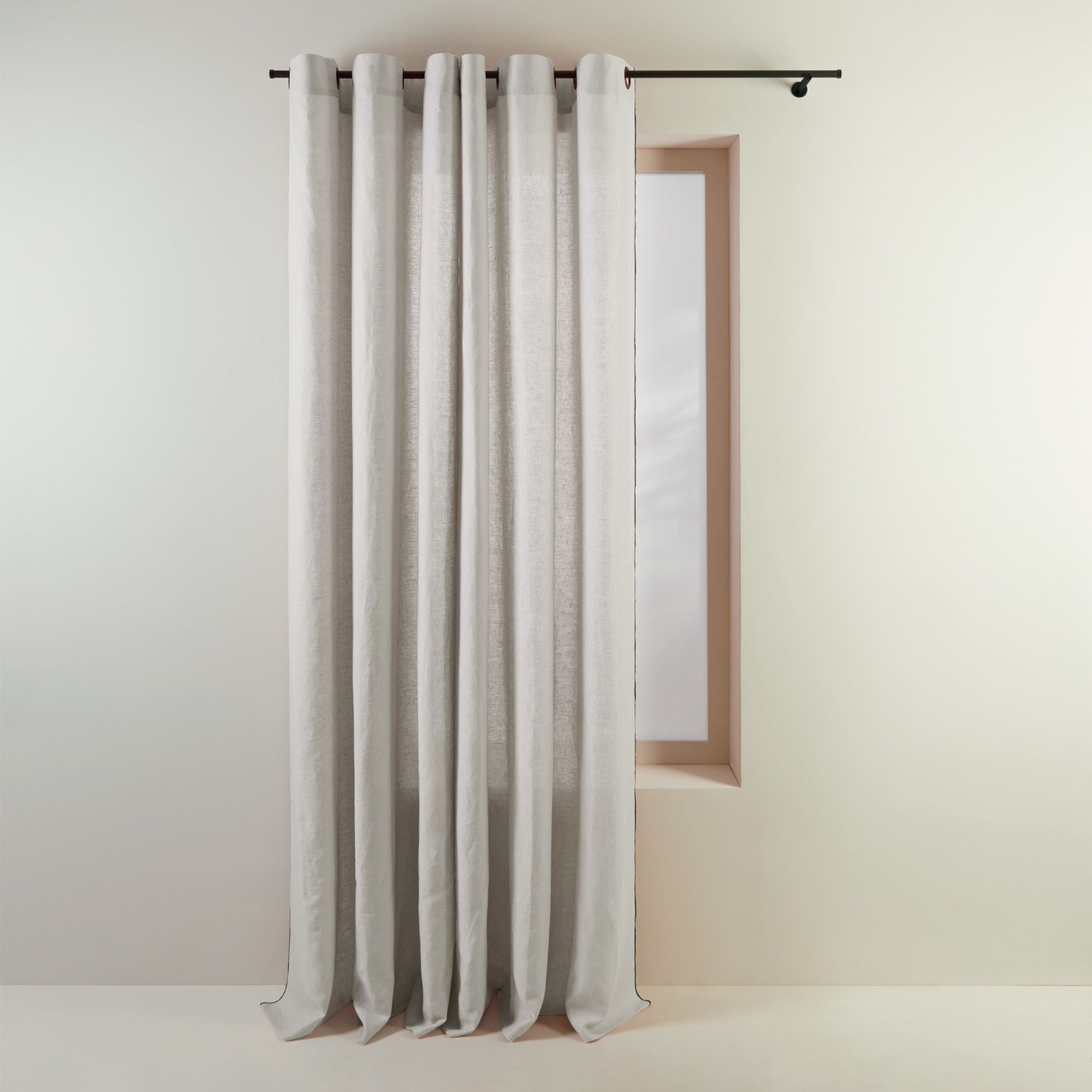 Rideau à oeillets noirs CARLINA calcaire et bourdon noir