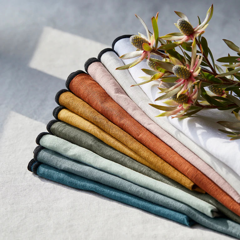 Rideau à oeillets noirs CARLINA rose poudré et bourdon noir