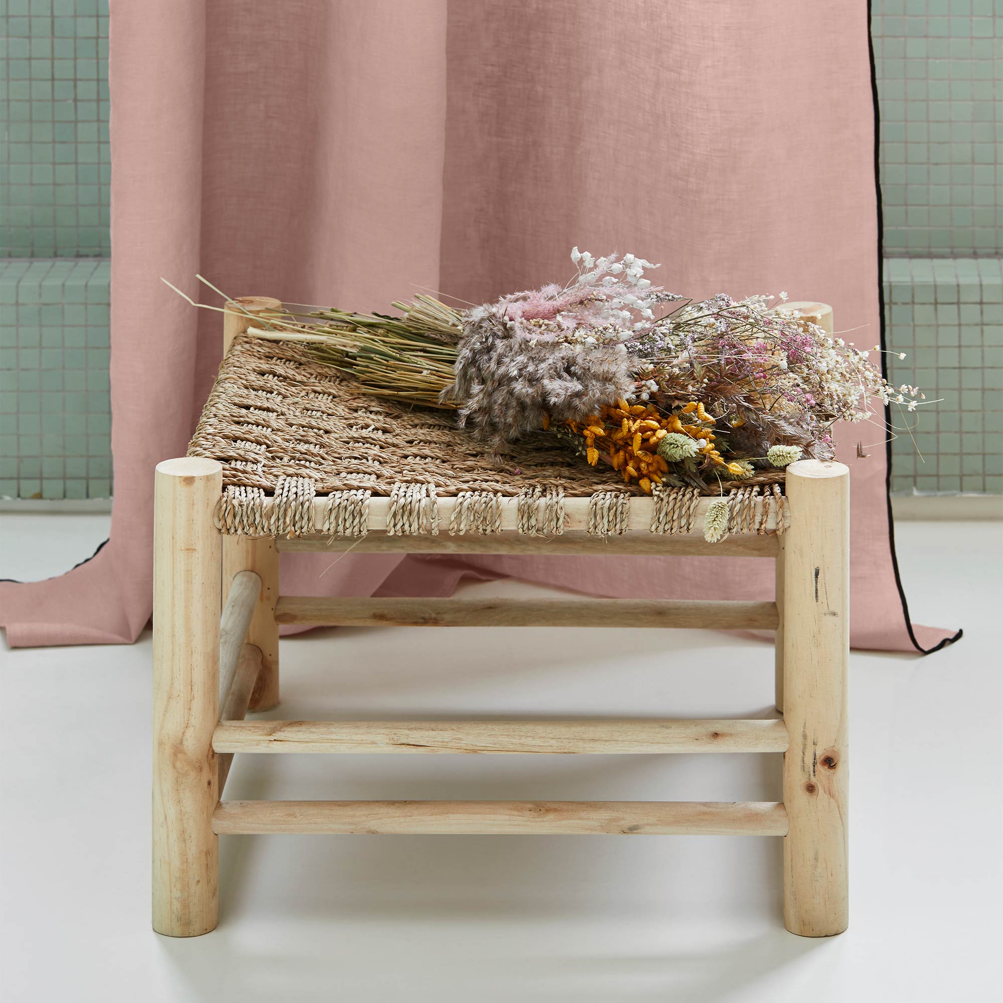 Rideau à oeillets noirs CARLINA rose poudré et bourdon noir