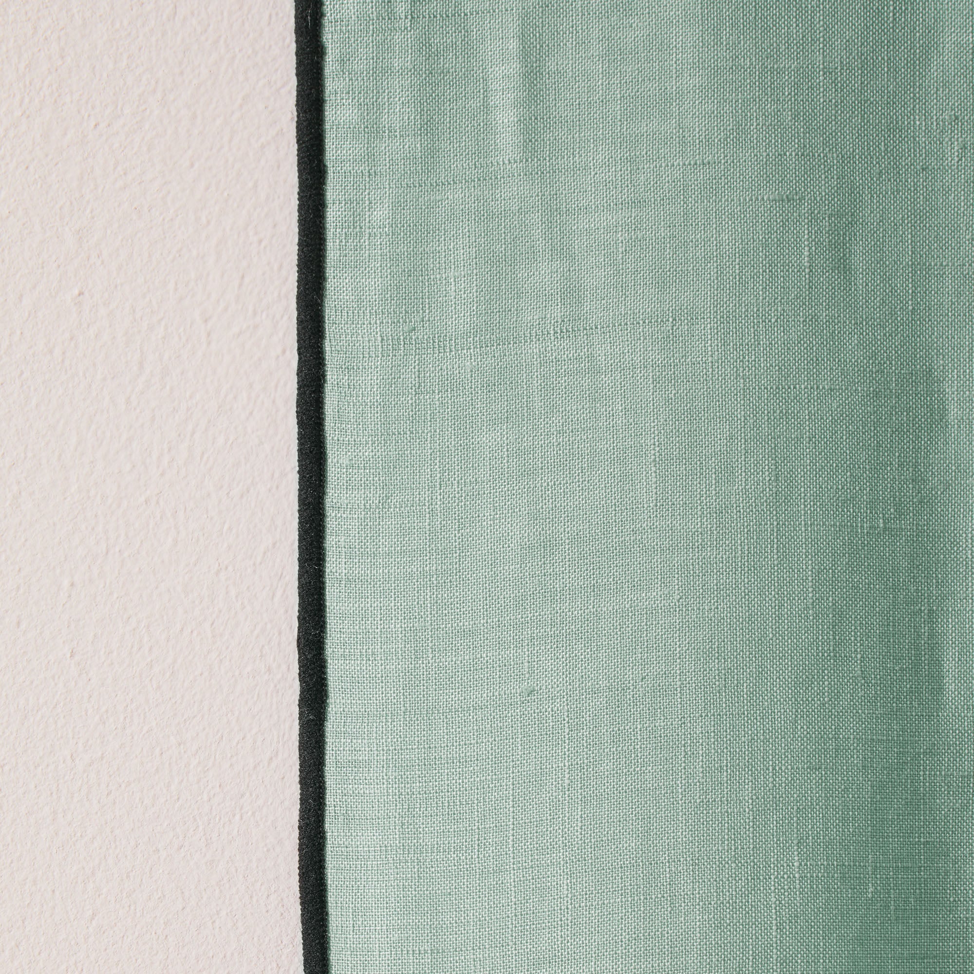 Rideau à oeillets noirs CARLINA tilleul et bourdon noir