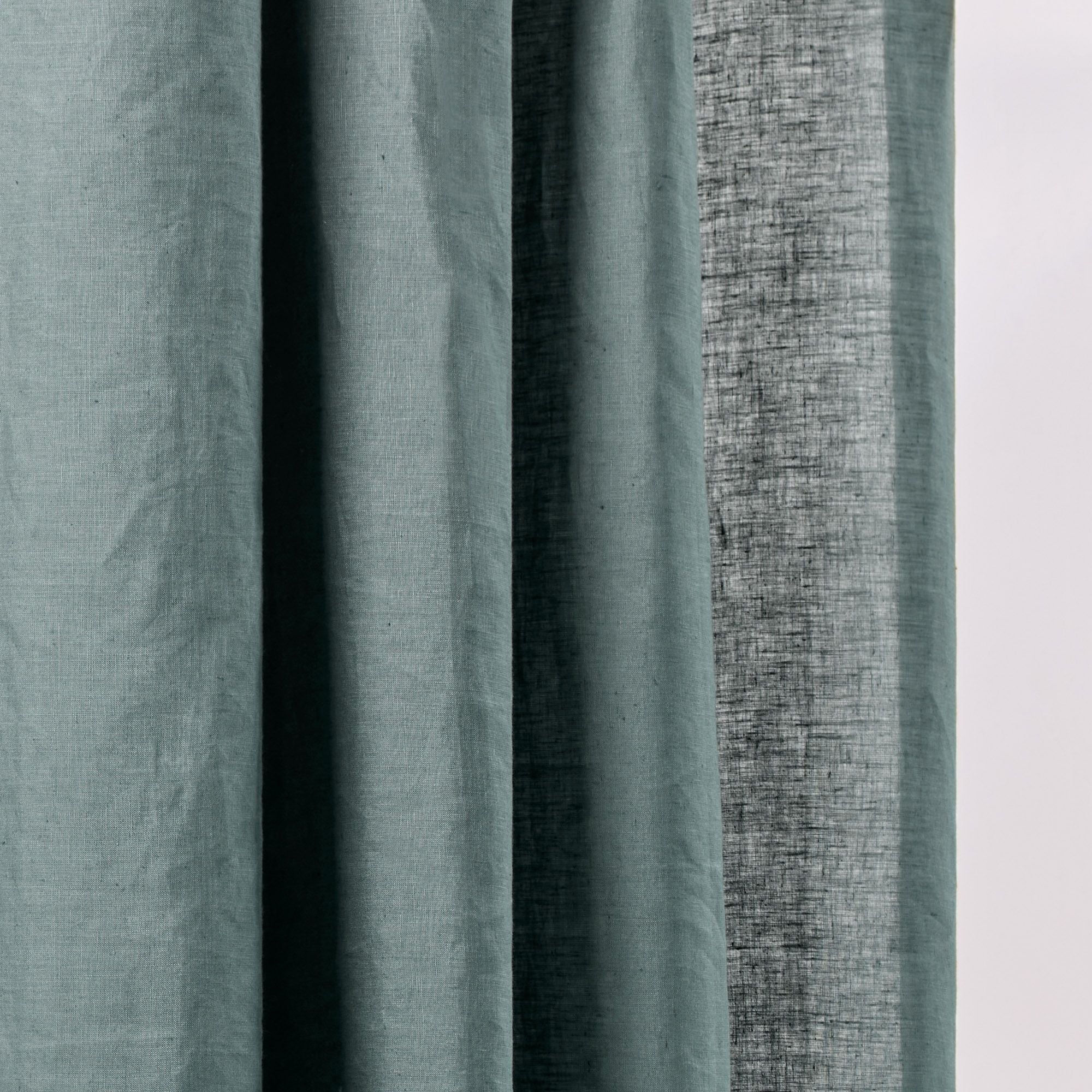 Rideau à oeillets noirs CARLINA vert de gris et bourdon noir